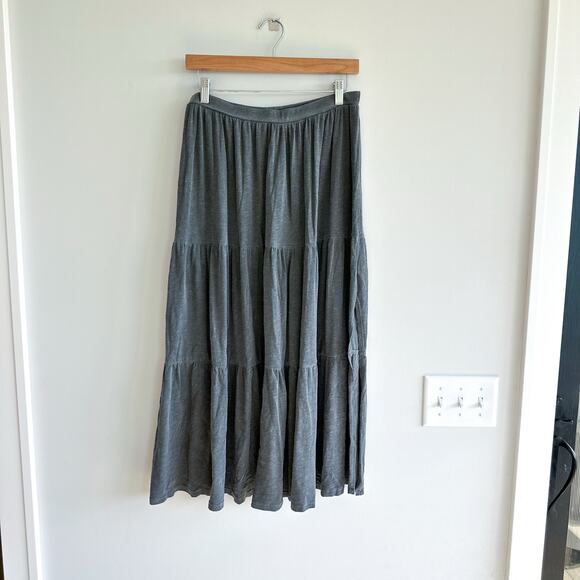 Sundry for Evereve Tiered Pull On Midi Skirt Pigment Soft Black L NWT - Picture 2 of 9